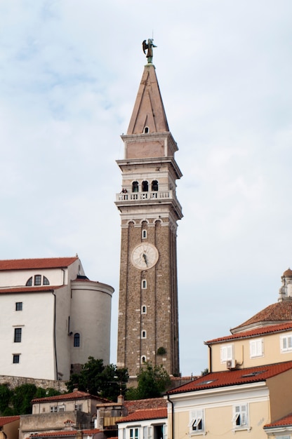 piran miasto Słowenia kościół wieża architektura krajobrazu