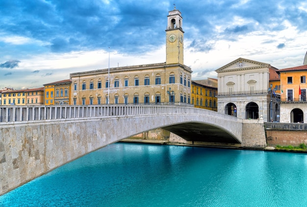 Pisa, most na rzece Arno. Toskania, Włochy, Europa.