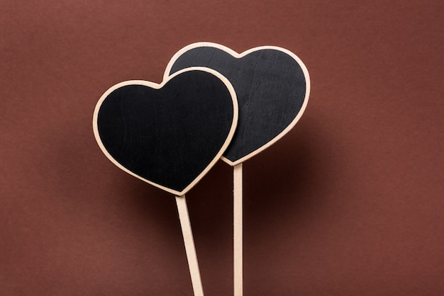 Pisanie valentine pokładzie w kształcie serca na kolor tła.