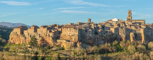Pitigliano starożytne etruskie miasto tufowe Włochy