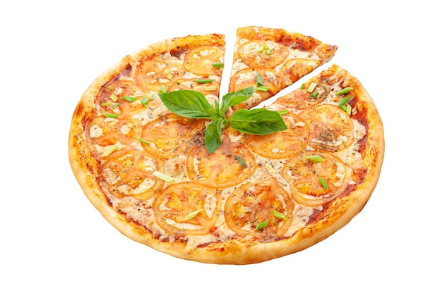 Pizza Margarita. Z serem Mozzarella, Sosem Pomidorowym, Pomidorami, Oregano. Białe tło. Odosobniony. Zbliżenie.