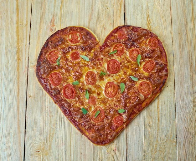 Zdjęcie pizza margherita - typowa pizza neapolitańska, przygotowywana z pomidorów san marzano, mozzarelli