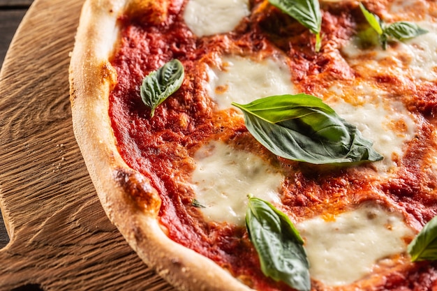 Pizza Napoletana Sos pomidorowy z mozzarellą i bazylią