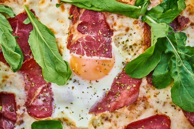 Pizza Szczegóły z Bacon i Jaj