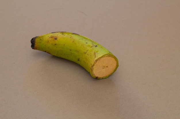 PlÃ¡tanos verdes desde el comedor de la cocina, preparando los components para el plÃ¡tano. Toma przełożony