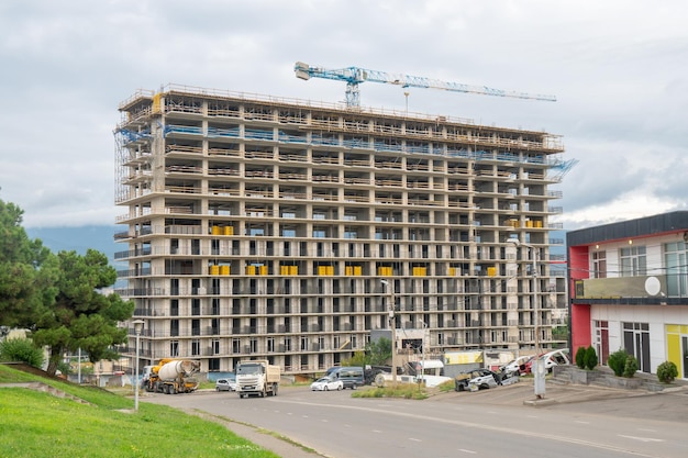 Plac budowy wysokiego budynku Budowa budynków mieszkalnych w mieście Tbilisi Architektura