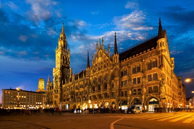 Plac Marienplatz W Nocy Z New Town Hall Neues Rathaus