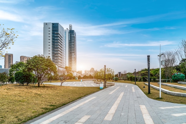 Plac miejski Fuzhou i nowoczesne budynki