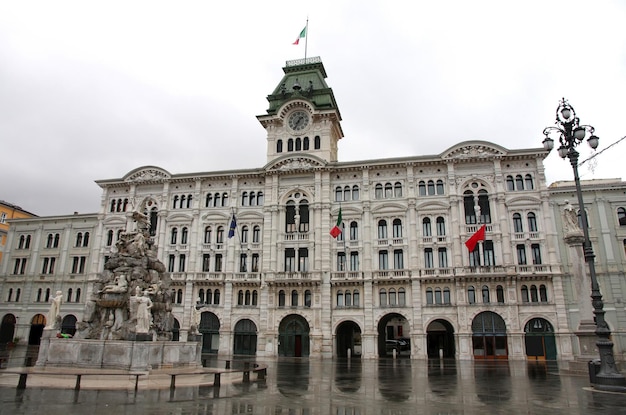 Plac miejski Piazza Unita w Trieście Italia