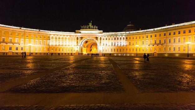 Plac Pałacowy i Gmach Sztabu Generalnego nocą