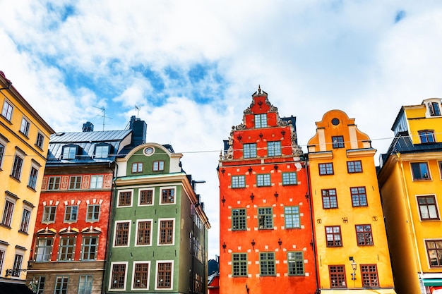 Plac Stortorget ze starymi kolorowymi budynkami na Starym Mieście w Sztokholmie, Szwecja