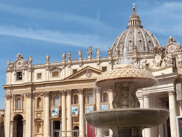 Plac Świętego Piotra w centrum Watykanu Rzym Włochy