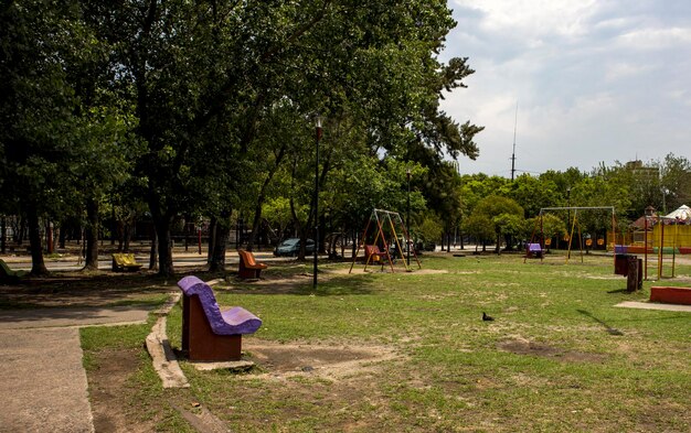 Plac zabaw w Buenos aires Argentyna bez ludzi w słoneczny dzień