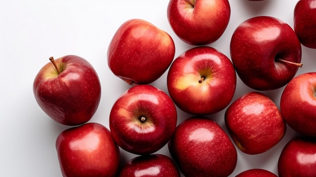 Zdjęcie płaskie z czerwonymi jabłkami na białym tle