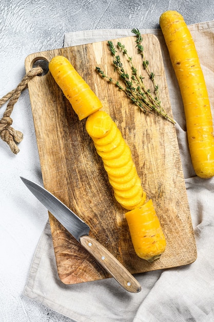 Plasterki Surowe żółte Organiczne Marchewki Na Pokładzie Rozbioru