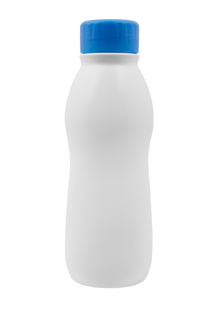 Plastikowa butelka z jogurtem mlecznym lub sokiem na białym tle