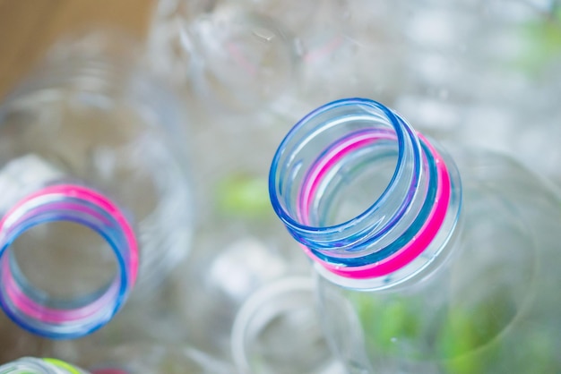 Plastikowe butelki recyklingu koncepcji tła