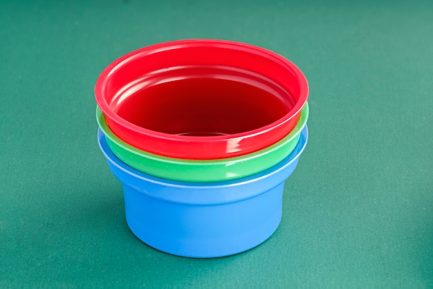 Plastikowe kubki na produkty mleczne