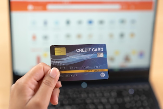Płatność online za pomocą karty kredytowej Wprowadź numer karty do transakcji pieniężnej online