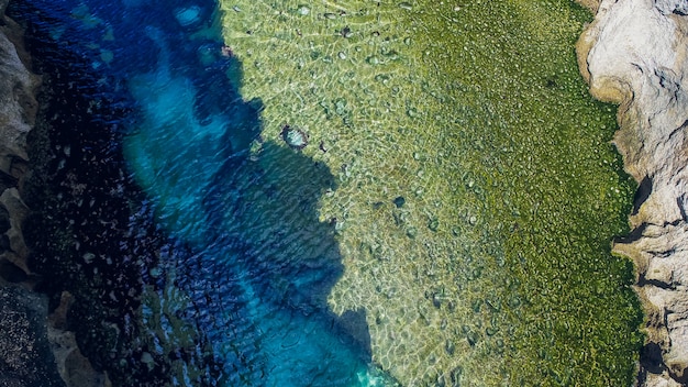 Plaża Angel's Billabong, Naturalny Basen Na Wyspie Nusa Penida, Regencja Klingung, Bali, Indonezja