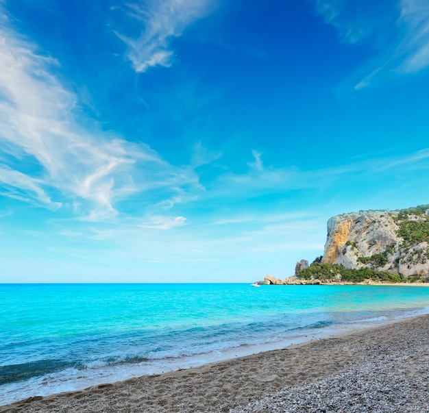 Plaża Cala Luna w pochmurny dzień Sardynia