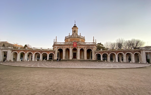 Plaza De San Antonio, Znany Również Jako Plazuela De La Mariblanca, To Przestrzeń Publiczna W Hiszpańskim Mieście Aranjuez