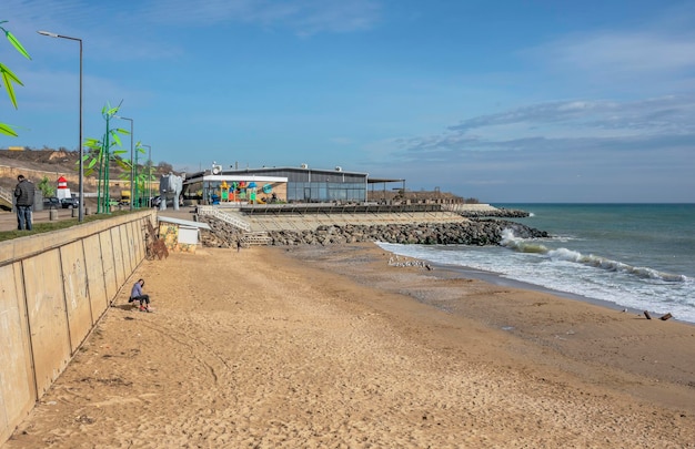 Plaża Fontanka nad Morzem Czarnym w pobliżu Odessy na Ukrainie