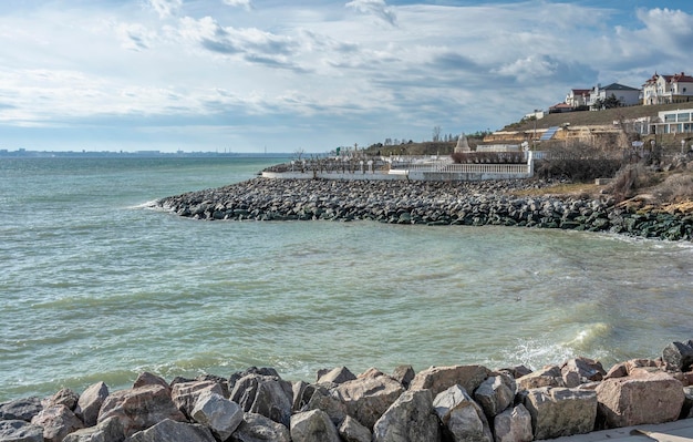 Plaża Fontanka nad Morzem Czarnym w pobliżu Odessy na Ukrainie