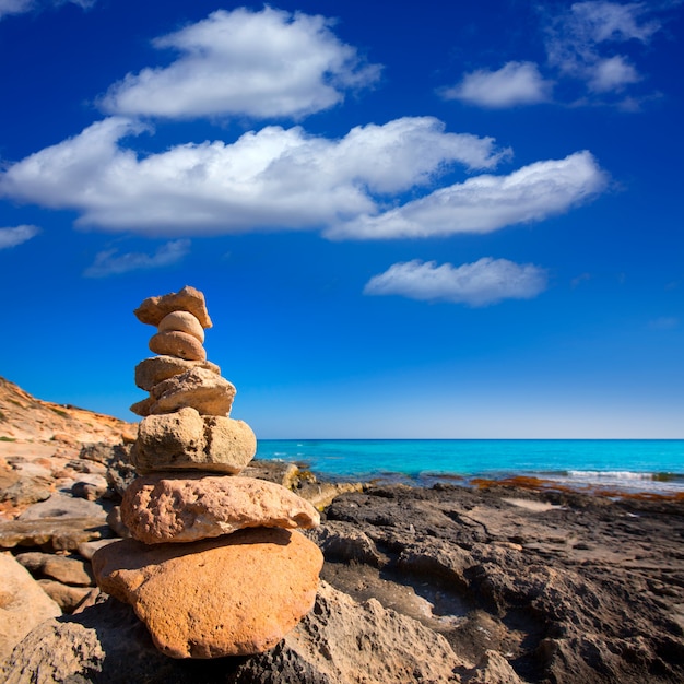 Plaża Formentera Mitjorn z turkusową śródziemnomorską