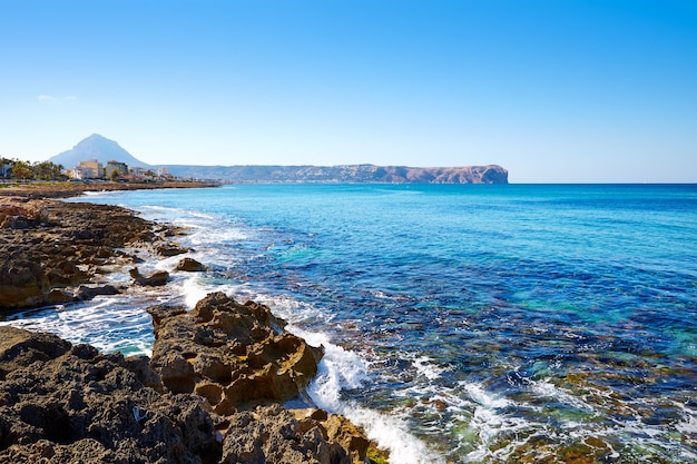 Plaża Javea Xabia Cala Blanca w Alicante w Hiszpanii