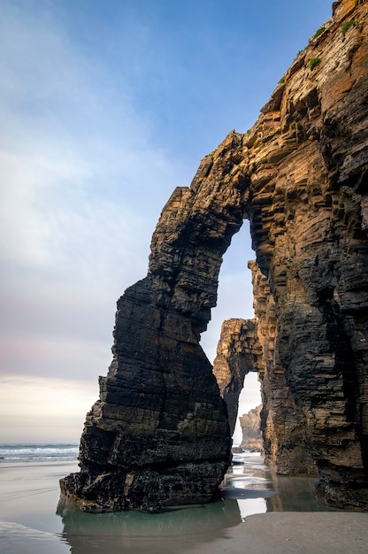 Plaża Las Catedrales, północne wybrzeże Ribadeo, Lugo, Galicja, Hiszpania