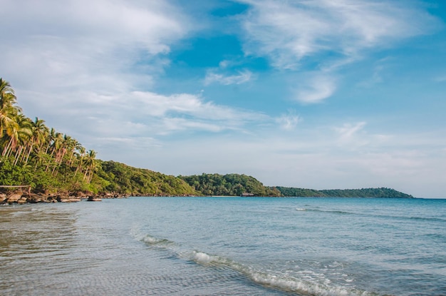 Plaża na morzu i na wyspie