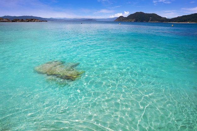 Plaża Nostra Senora w wyspach Islas Cies w Vigo