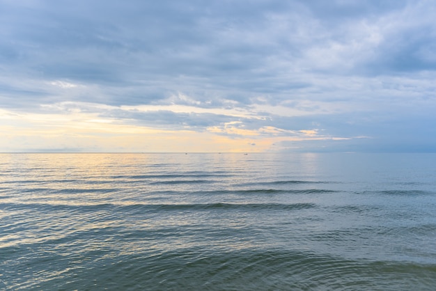 plaża piasek morze niebo słońce zachód natura tło krajobraz