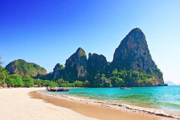 Zdjęcie plaża railay w krabi tajlandia. azja