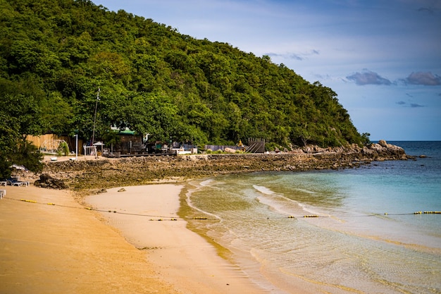 Plaża Sangwan na wyspie Larn Koh Larn Piękne morze w Chonburi Tajlandia