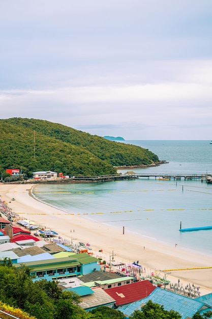 Plaża Tawaen na wyspie Larn Koh Larn Piękne morze w Chonburi Tajlandia