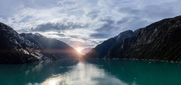 Płyń do Alaski Tracy Arm fjord i lodowiec na malowniczym przejściu z krajobrazami i widokami