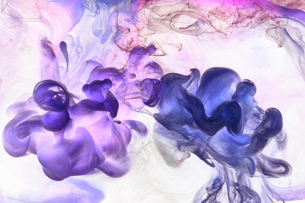 Płynne płynne abstrakcyjne tło Mieszanka fioletowych liliowych tańczących farb akrylowych podwodna przestrzeń dymu oceanu