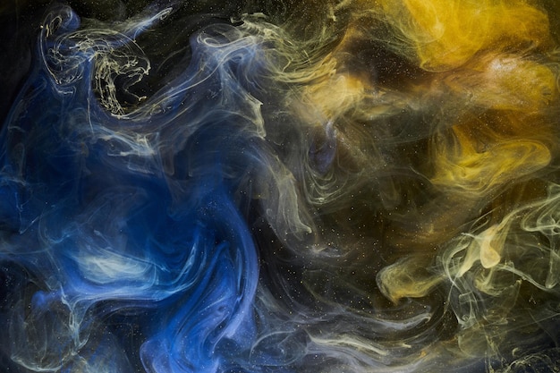 Płynne płynne abstrakcyjne tło Niebieskie żółte tańczące farby akrylowe podwodny ocean kosmiczny dym