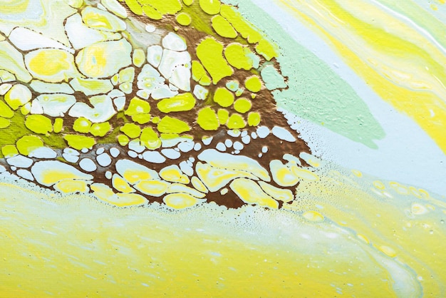 Płynny obraz akrylowy w kolorach zielonym i żółtym