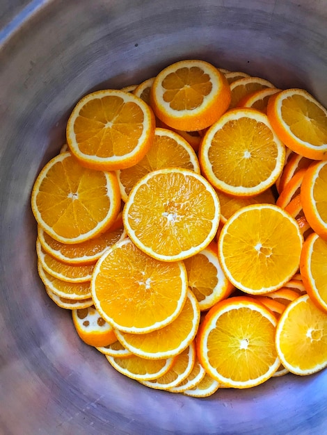 Zdjęcie płytki pomarańczy w misce.