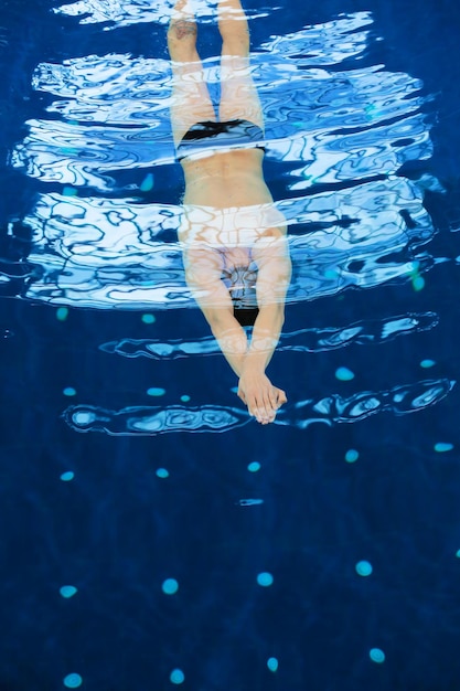 Pływak na basenie Zdjęcie pod wodą
