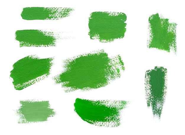 Pociągnięcia zielonej farby na białym tle