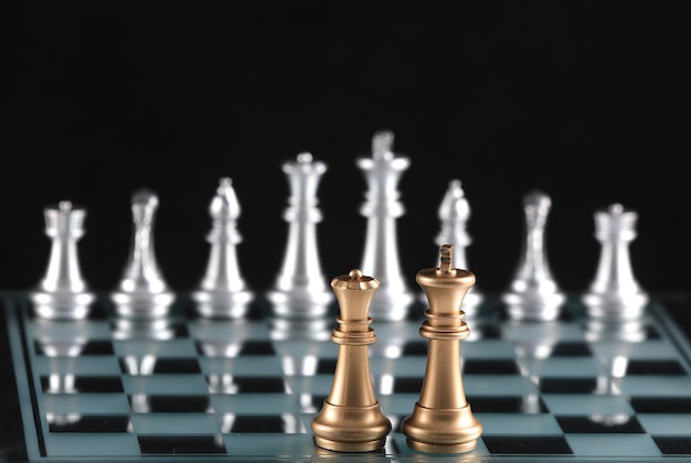 początek partii szachów
