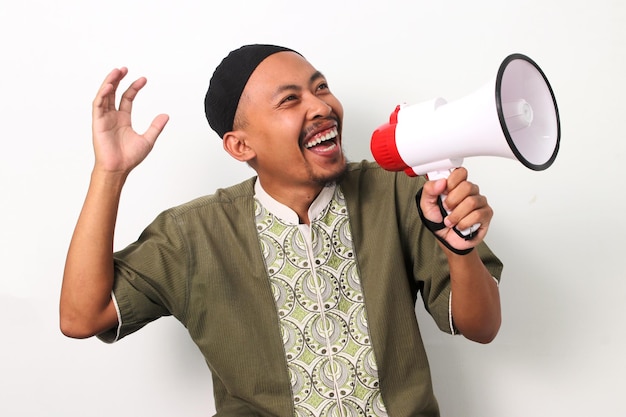 Podekscytowany Indonezyjczyk promuje Ramadan z megafonem