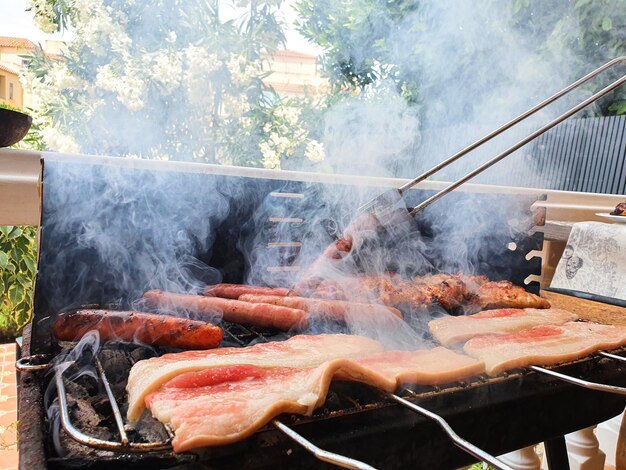 Podkład plano de barbacoa con embutidos a la brasa