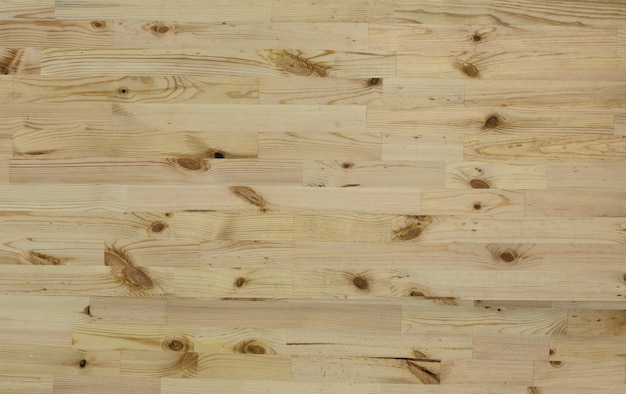 podłoga laminowana z brązowym wzorem drewna