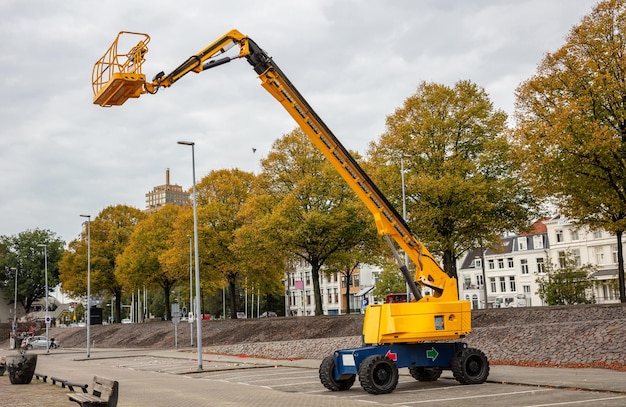 Podnośnik przegubowy z koszem Rotterdam Holandia