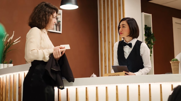 Podpis gościa hotelu na tabletce